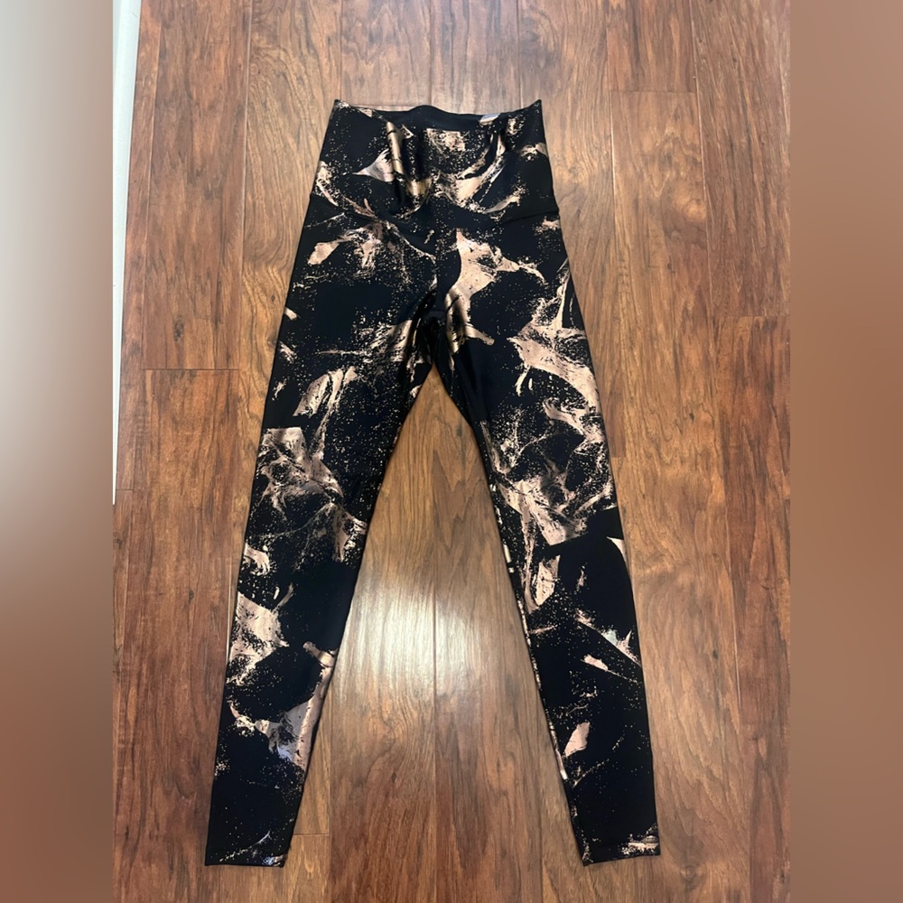 LIKE NEW Old Navy Active Go Dry Leggings - Black/Gold - Sz Medium